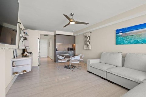 Condominio en venta en Sunny Isles Beach, Florida № 1054107 - foto 13