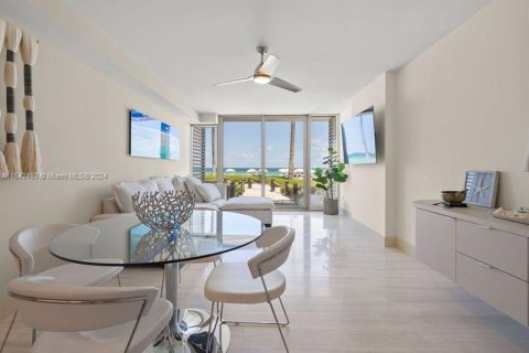 Condominio en venta en Sunny Isles Beach, Florida № 1054107 - foto 17