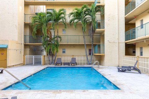 Condominio en venta en Hialeah, Florida, 3 dormitorios, 119.66 m2 № 1095982 - foto 20