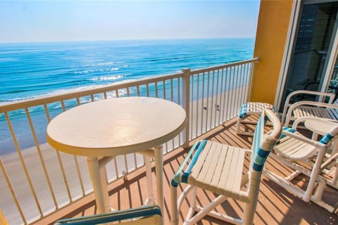 Condo in New Smyrna Beach, Florida, 2 bedrooms  № 1336797 - photo 1