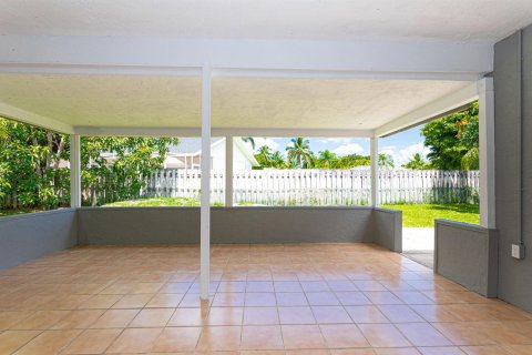 House in Wellington, Florida 4 bedrooms, 177.63 sq.m. № 1217206 - photo 6