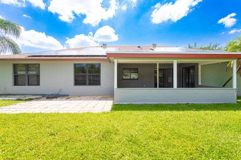 House in Wellington, Florida 4 bedrooms, 177.63 sq.m. № 1217206 - photo 1