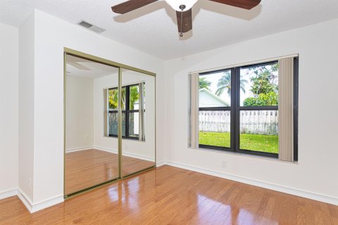 House in Wellington, Florida 4 bedrooms, 177.63 sq.m. № 1217206 - photo 23