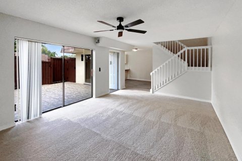 Townhouse in Deerfield Beach, Florida 2 bedrooms, 114.83 sq.m. № 1217247 - photo 15