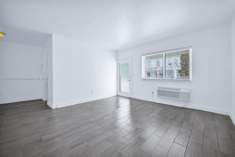 Copropriété à vendre à Miami Beach, Floride: 1 chambre, 58.71 m2 № 1348136 - photo 2