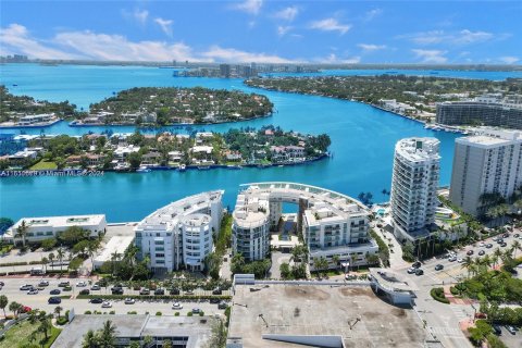 Condo in Miami Beach, Florida, 1 bedroom  № 1348092 - photo 2