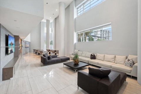 Condo in Miami Beach, Florida, 1 bedroom  № 1348092 - photo 20