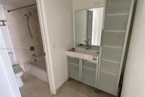 Condo in Aventura, Florida, 1 bedroom  № 1348091 - photo 3