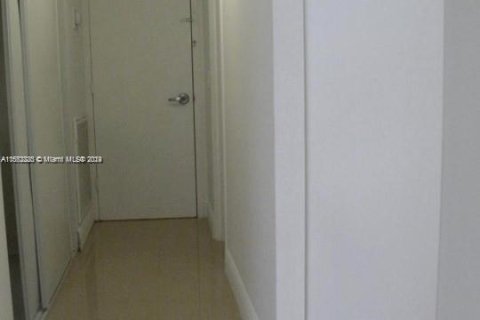 Condominio en venta en Miami Beach, Florida, 2 dormitorios, 104.89 m2 № 1073158 - foto 2