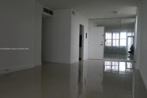 Condominio en venta en Miami Beach, Florida, 2 dormitorios, 104.89 m2 № 1073158 - foto 1