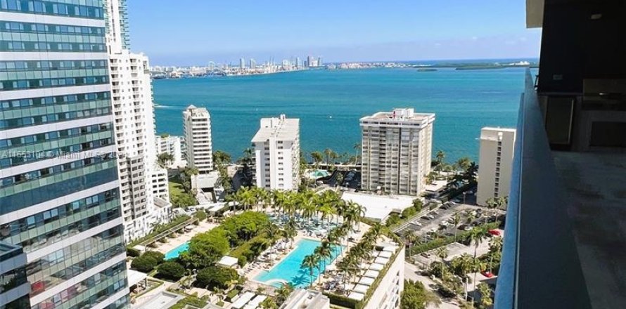 Condominio en Miami, Florida, 1 dormitorio  № 1073250