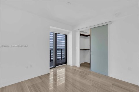 Condominio en venta en Miami, Florida, 1 dormitorio, 74.79 m2 № 1073250 - foto 18