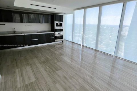 Condo in Miami, Florida, 1 bedroom  № 1073250 - photo 3