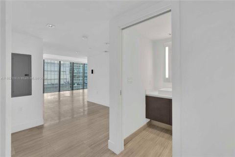 Condo in Miami, Florida, 1 bedroom  № 1073250 - photo 12