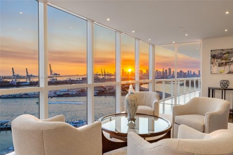 Condominio en venta en Miami Beach, Florida, 5 dormitorios, 399.76 m2 № 1017806 - foto 5