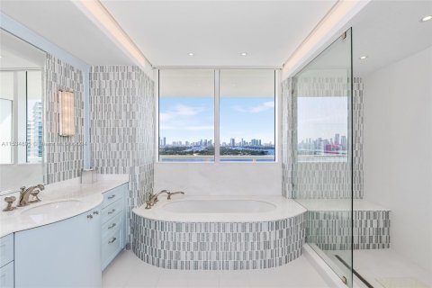 Condo in Miami Beach, Florida, 5 bedrooms  № 1017806 - photo 24