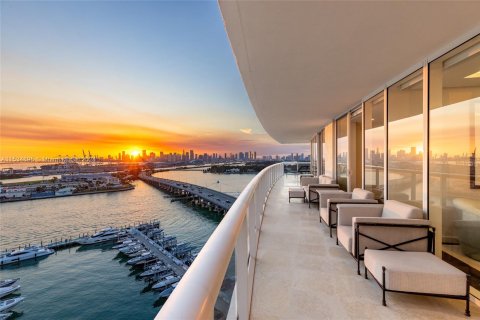 Condominio en venta en Miami Beach, Florida, 5 dormitorios, 399.76 m2 № 1017806 - foto 1