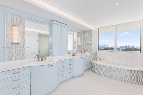 Copropriété à vendre à Miami Beach, Floride: 5 chambres, 399.76 m2 № 1017806 - photo 23