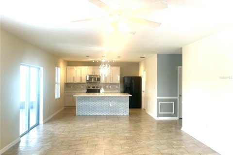 House in Winter Haven, Florida 4 bedrooms, 234.67 sq.m. № 1390847 - photo 5