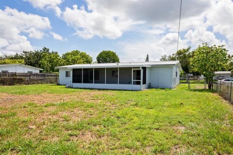 House in Kissimmee, Florida 3 bedrooms, 124.86 sq.m. № 1295774 - photo 15