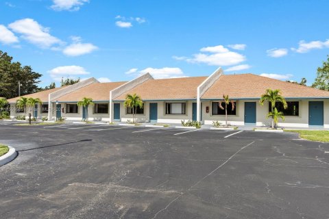 Propiedad comercial en venta en Palm Springs, Florida № 1209486 - foto 13