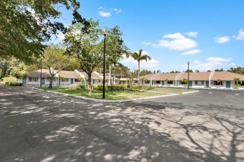 Propiedad comercial en venta en Palm Springs, Florida № 1209486 - foto 8