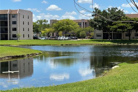 Copropriété à vendre à Sunrise, Floride: 2 chambres, 75.72 m2 № 1223749 - photo 3