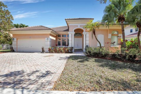 Villa ou maison à vendre à Miramar, Floride: 5 chambres, 239.32 m2 № 1058291 - photo 2