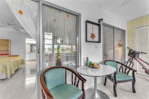 Copropriété à vendre à Deerfield Beach, Floride: 2 chambres, 92.53 m2 № 1222748 - photo 11