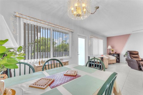 Copropriété à vendre à Deerfield Beach, Floride: 2 chambres, 92.53 m2 № 1222748 - photo 19