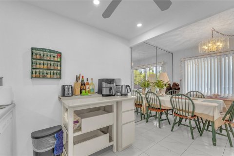 Copropriété à vendre à Deerfield Beach, Floride: 2 chambres, 92.53 m2 № 1222748 - photo 18