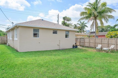 House in Hallandale Beach, Florida 4 bedrooms, 139.17 sq.m. № 1159524 - photo 10