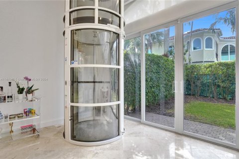 Casa en venta en Hollywood, Florida, 5 dormitorios, 312.06 m2 № 1410652 - foto 13