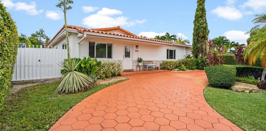 Villa ou maison à Miami, Floride 3 chambres, 145.67 m2 № 1327628