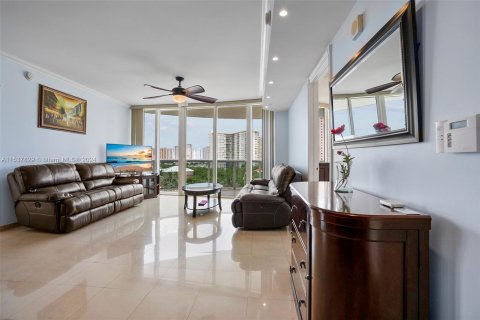 Copropriété à vendre à Sunny Isles Beach, Floride: 2 chambres, 120.87 m2 № 1023817 - photo 13