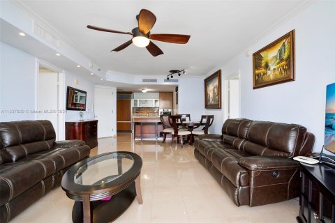 Copropriété à vendre à Sunny Isles Beach, Floride: 2 chambres, 120.87 m2 № 1023817 - photo 12