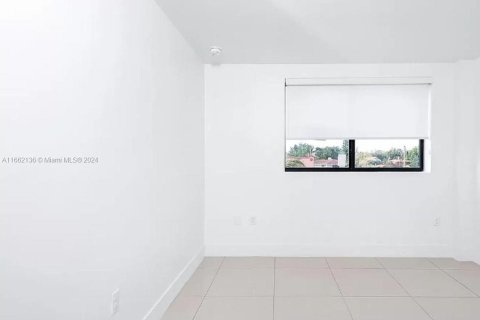 Apartamento en alquiler en Miami, Florida, 2 dormitorios, 51.1 m2 № 1377348 - foto 3