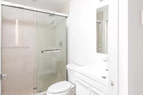 Apartamento en alquiler en Miami, Florida, 2 dormitorios, 51.1 m2 № 1377348 - foto 2