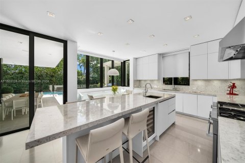 Casa en venta en Miami Beach, Florida, 5 dormitorios, 420.29 m2 № 1377302 - foto 14