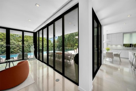 Casa en venta en Miami Beach, Florida, 5 dormitorios, 420.29 m2 № 1377302 - foto 13