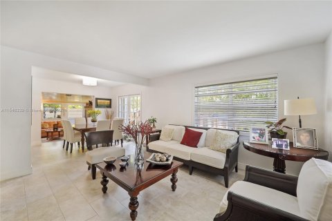 House in Key Biscayne, Florida 2 bedrooms, 150.41 sq.m. № 1050696 - photo 4