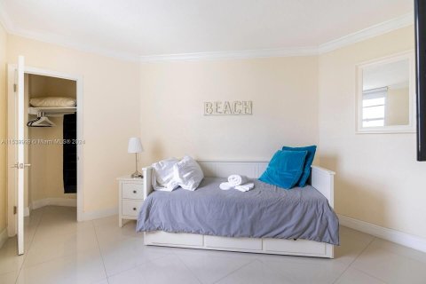 Condo in Sunny Isles Beach, Florida, 3 bedrooms  № 1031296 - photo 24