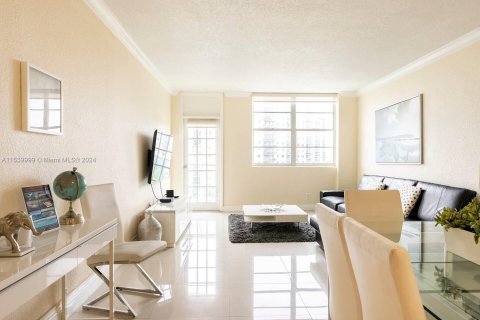 Condominio en venta en Sunny Isles Beach, Florida, 3 dormitorios, 154.68 m2 № 1031296 - foto 2