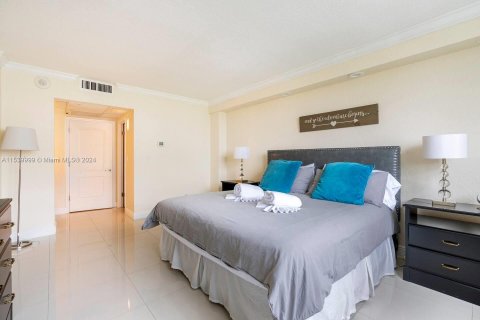 Condominio en venta en Sunny Isles Beach, Florida, 3 dormitorios, 154.68 m2 № 1031296 - foto 11