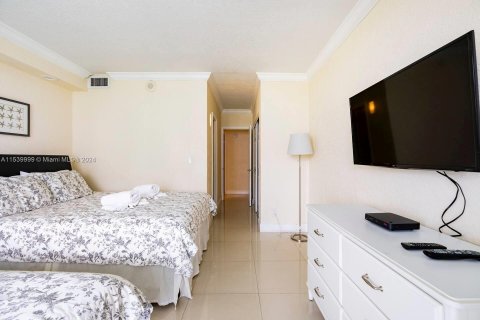Condominio en venta en Sunny Isles Beach, Florida, 3 dormitorios, 154.68 m2 № 1031296 - foto 18