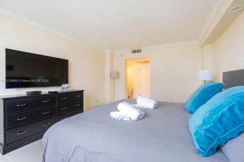 Condominio en venta en Sunny Isles Beach, Florida, 3 dormitorios, 154.68 m2 № 1031296 - foto 13