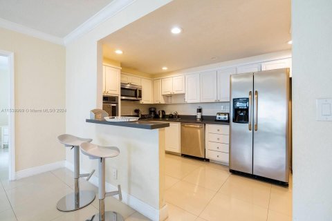 Condominio en venta en Sunny Isles Beach, Florida, 3 dormitorios, 154.68 m2 № 1031296 - foto 6