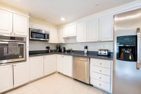 Condominio en venta en Sunny Isles Beach, Florida, 3 dormitorios, 154.68 m2 № 1031296 - foto 7