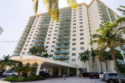 Condominio en venta en Sunny Isles Beach, Florida, 3 dormitorios, 154.68 m2 № 1031296 - foto 29