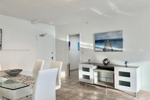 Condominio en alquiler en Miami Beach, Florida, 2 dormitorios, 119.84 m2 № 1397705 - foto 10